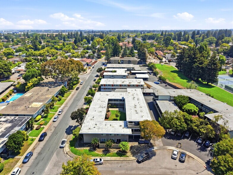 More Photos Of 527 Walker Dr, Mountain View Apartments For Sale