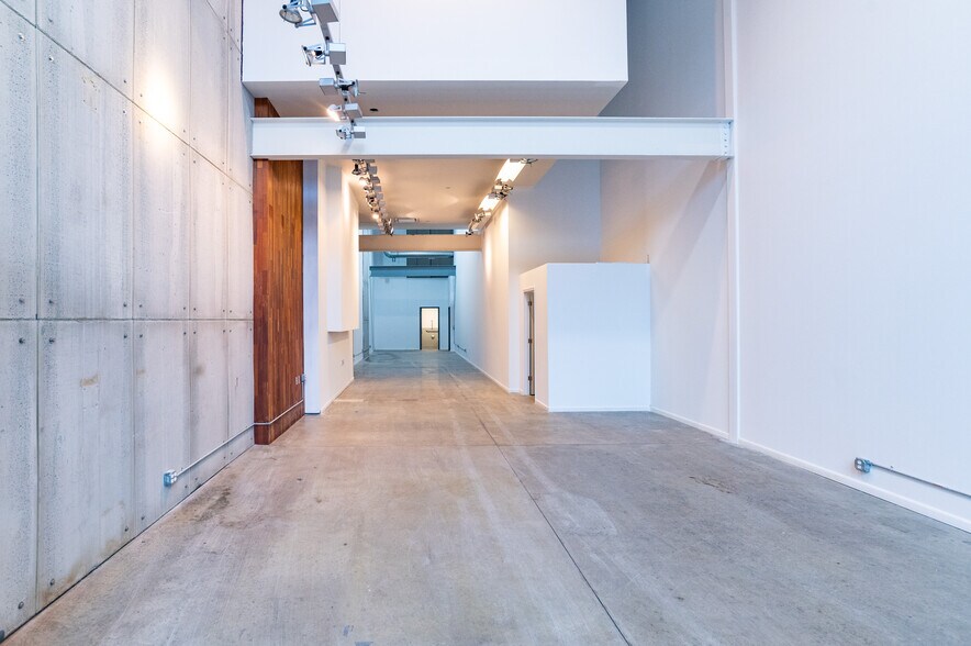 More Photos Of 3008 Hennepin Ave, Minneapolis Storefront For Lease