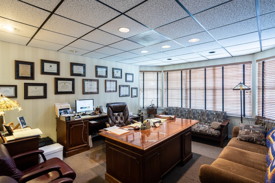 More Photos Of 1013 SW 2nd Ave, Gainesville Office For Sale