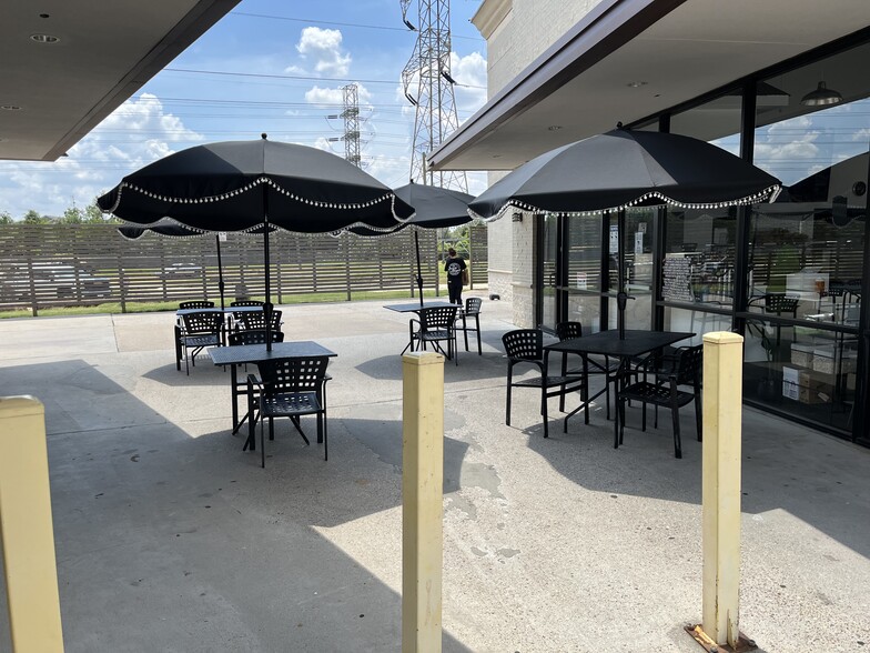 More Photos Of 9522 Huffmeister Rd, Houston Storefront Retail Office For Sale