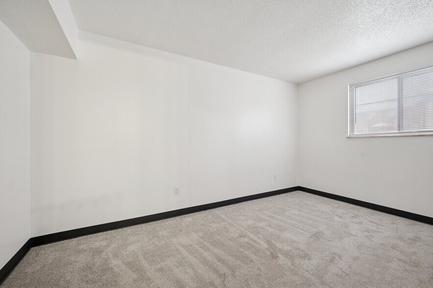 More Photos Of 2061 Tremainsville Rd, Toledo Apartments For Sale