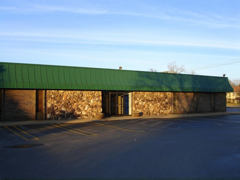 More Photos Of 31450 W 7 Mile Rd, Livonia Medical For Lease