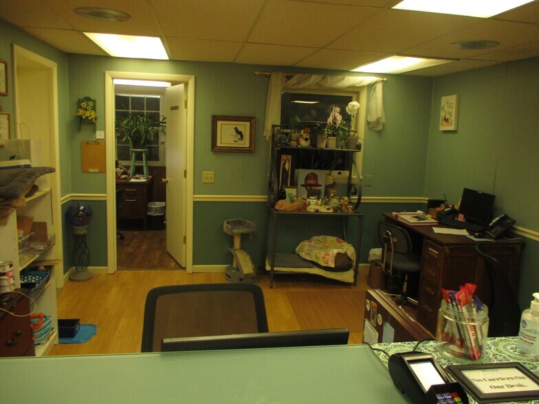 More Photos Of 729 Ridge Rd, Webster Veterinarian Kennel For Sale