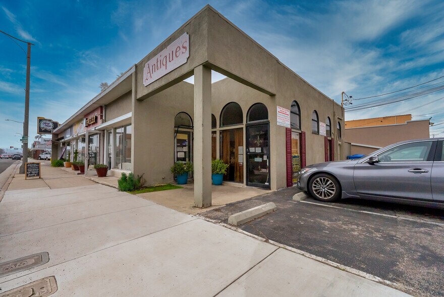 More Photos Of 1213-1223 S Pacific Coast Hwy, Redondo Beach Storefront For Sale