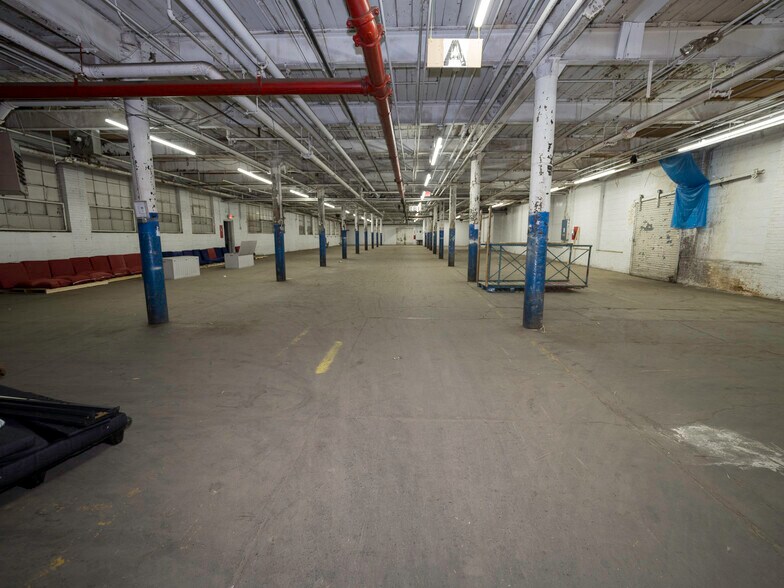 More Photos Of 39 Meade St, Trenton Distribution For Lease