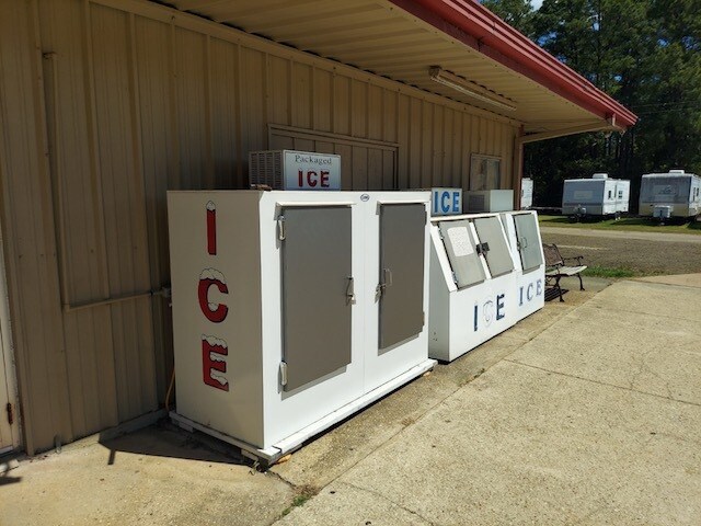 More Photos Of 18698 FM 1751, Bronson Freestanding For Sale