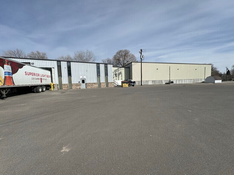 More Photos Of 425 N Broadway Ave, Riverton Light Distribution For Sale