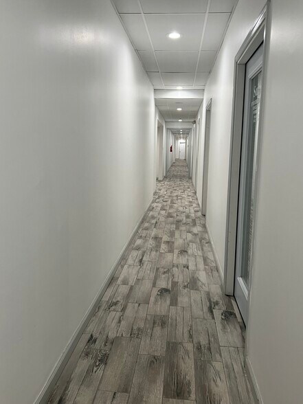 More Photos Of 556 Main St, Stroudsburg Office Residential For Lease