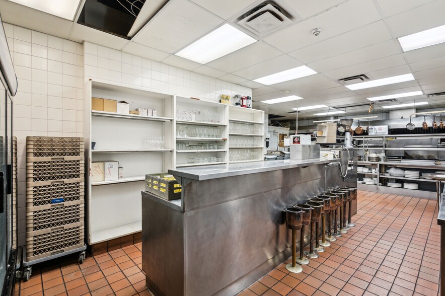 More Photos Of 139 17th Ave SW, Calgary Restaurant For Sale