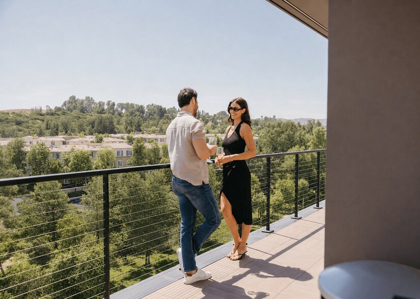 More Photos Of 21010 Erwin St, Woodland Hills Apartments For Lease