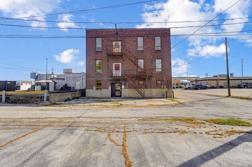 More Photos Of 311 S Main St, Celina Office For Sale