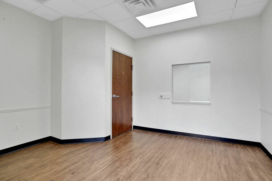 More Photos Of 1712-1736 University Blvd S, Jacksonville Medical For Sale