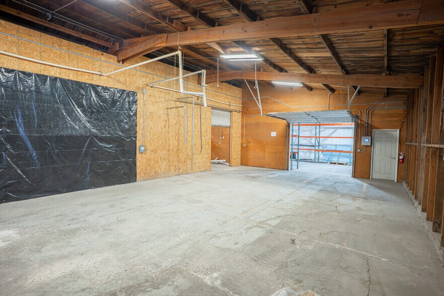 More Photos Of 319 Main St N, Kimberly Warehouse For Sale