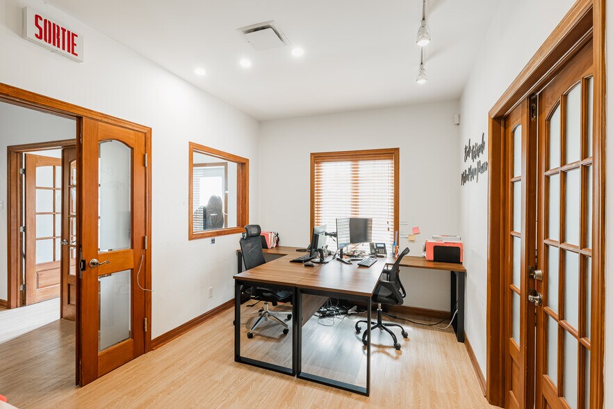 More Photos Of 675 Boul Samson, Laval Office For Sale