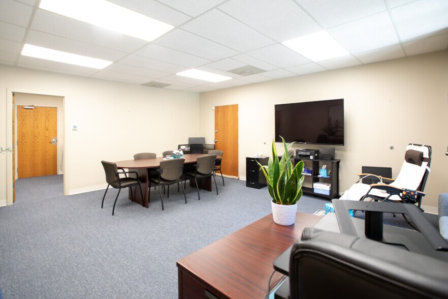 More Photos Of 78 Faunce Corner Mall Rd, North Dartmouth Medical For Sale