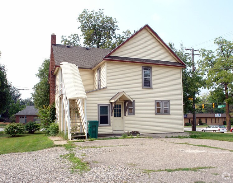 More Photos Of 703 E Grand River Ave, Brighton Office Residential For Lease