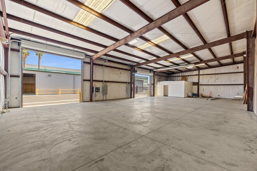 More Photos Of 138 Coremark Ct, Bakersfield Service For Lease