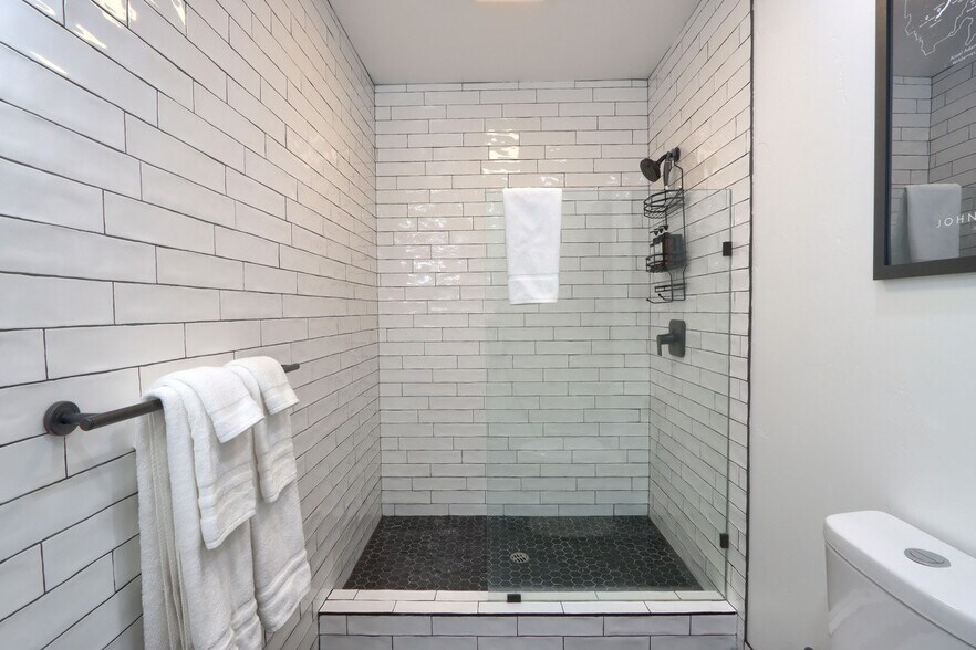 More Photos Of 49271 Golden Oak Loop, Oakhurst Hotel For Lease