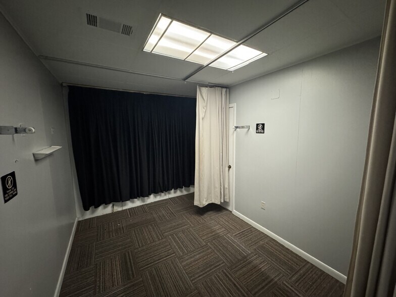 More Photos Of 3855 N Acadian Thruway, Baton Rouge General Retail For Sale