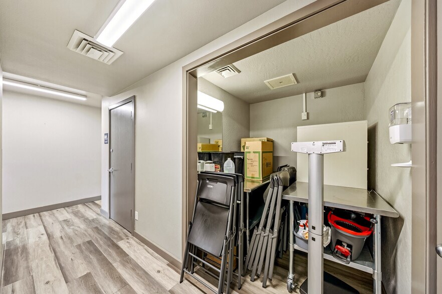 More Photos Of 537 Murphy Rd, Medford Medical For Lease