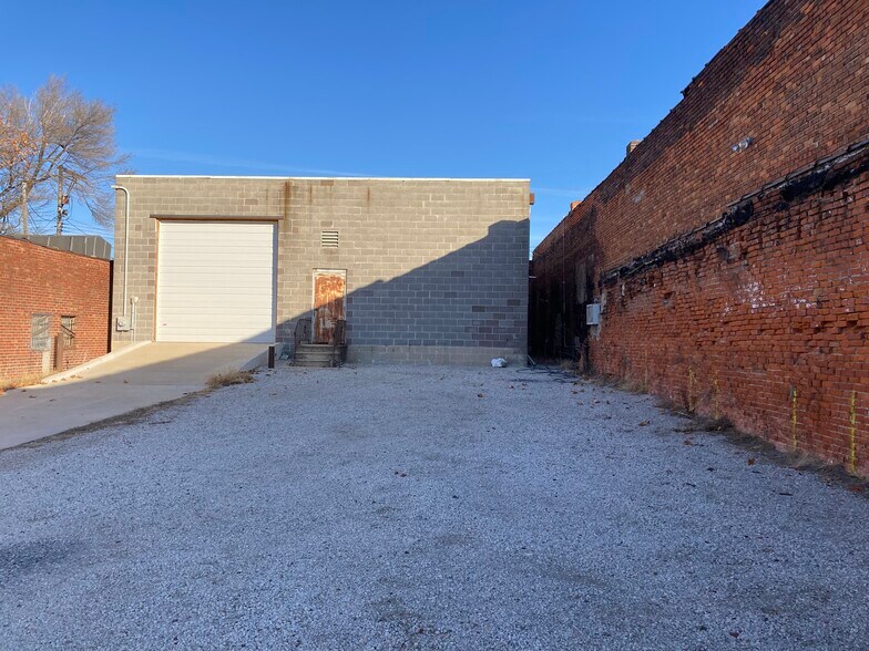 More Photos Of 2420 E Truman Rd, Kansas City Unknown For Lease