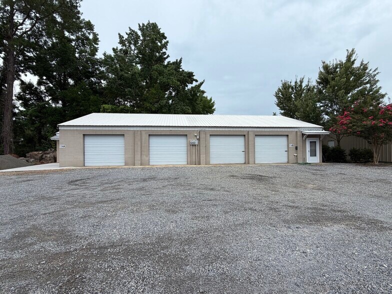 More Photos Of 114 Farm Rd, Summerville Service For Lease