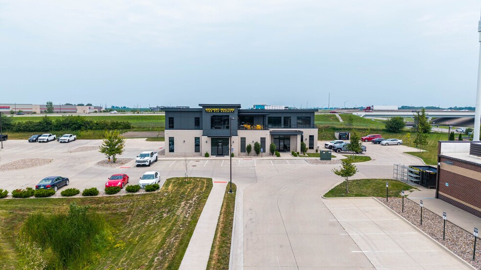 More Photos Of 3607 NE Otterview Cir, Ankeny Office For Lease