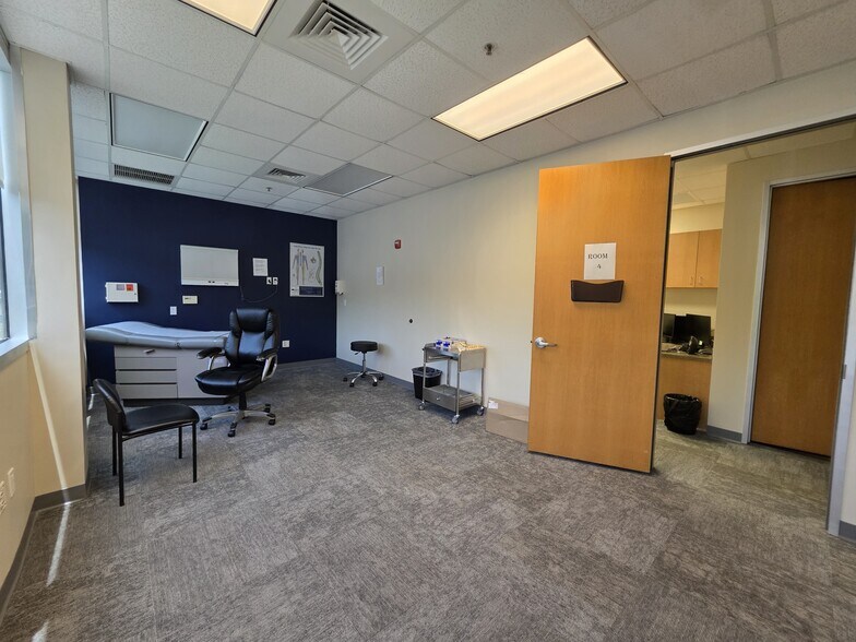 More Photos Of 2100 Aloma Ave, Winter Park Medical For Lease