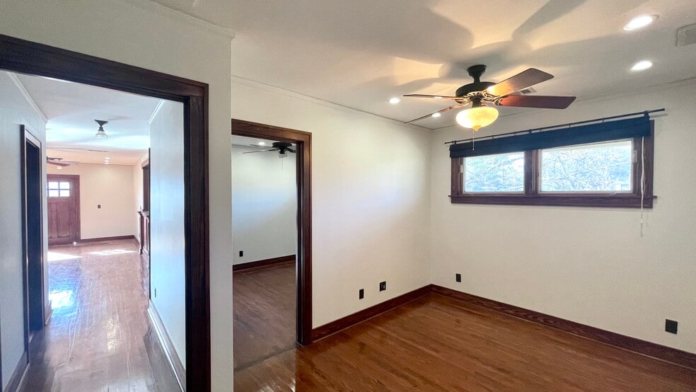 More Photos Of 500 W Nash St, Terrell Medical For Lease