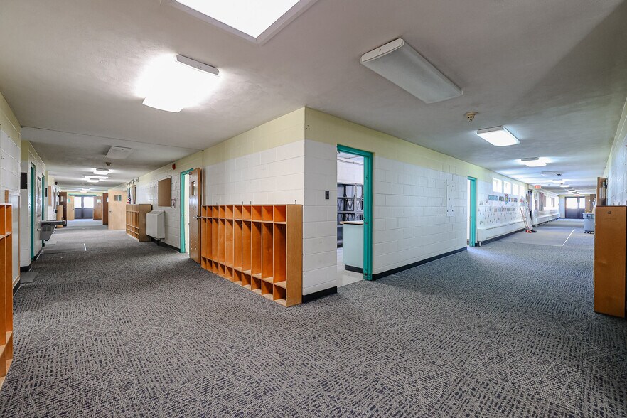 More Photos Of 331 George St, West Chicago Schools For Lease