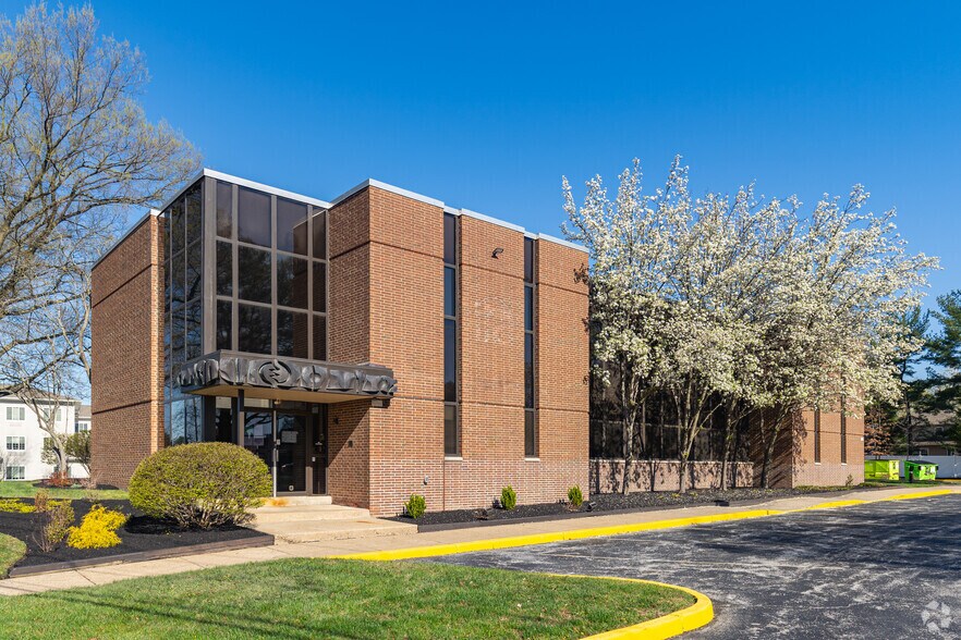 More Photos Of 800 Barksdale Rd, Newark Medical For Lease