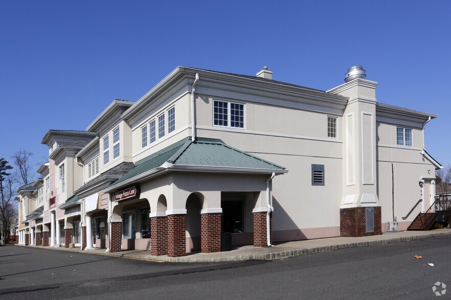 More Photos Of 911 E County Line Rd, Lakewood Office For Lease