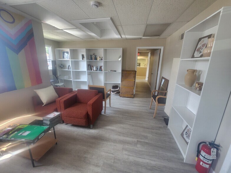 More Photos Of 936 W Greenfield Ave, Milwaukee Freestanding For Sale