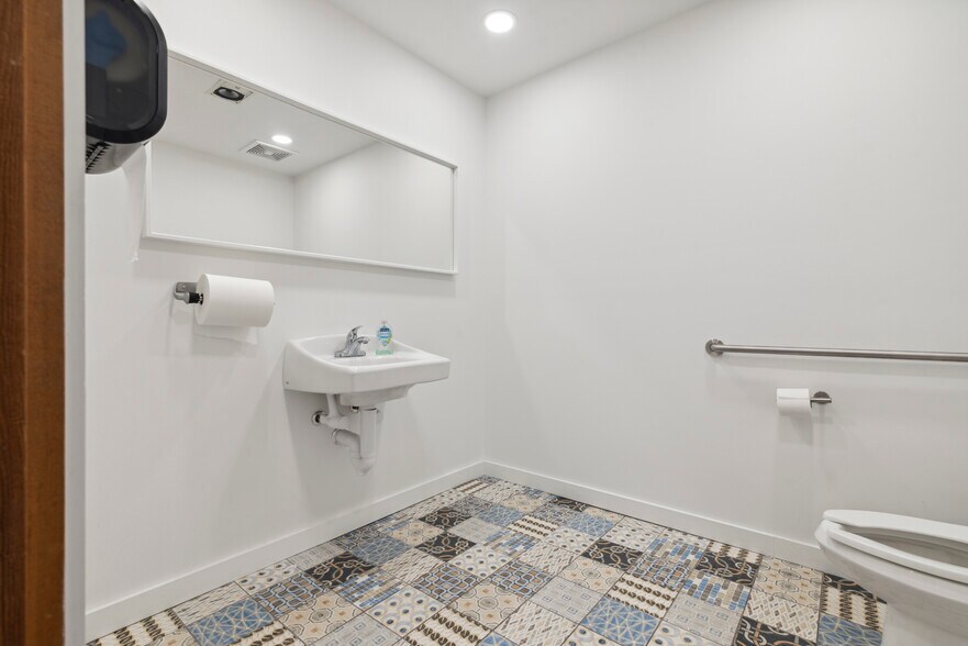 More Photos Of 4230 Main St, Philadelphia Restaurant For Sale