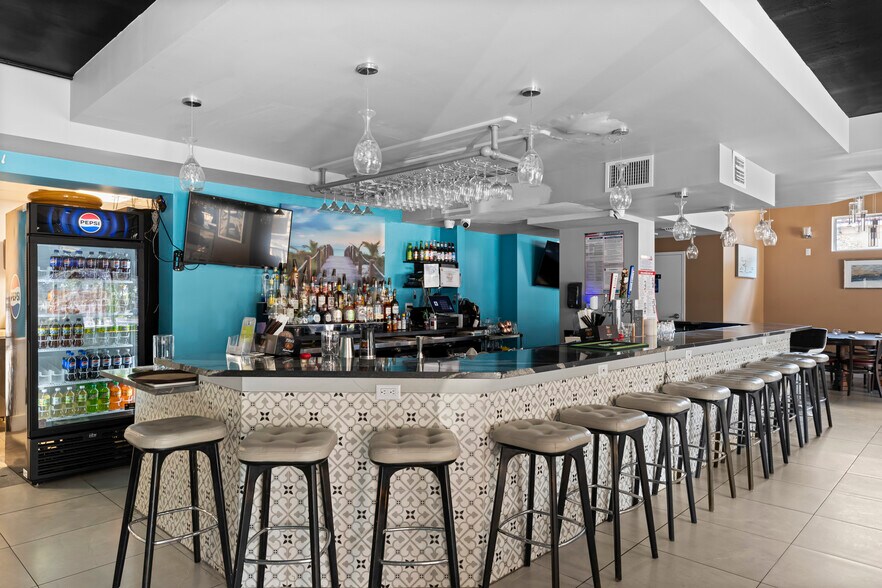 More Photos Of 502-504 Lucerne Ave, Lake Worth Restaurant For Lease