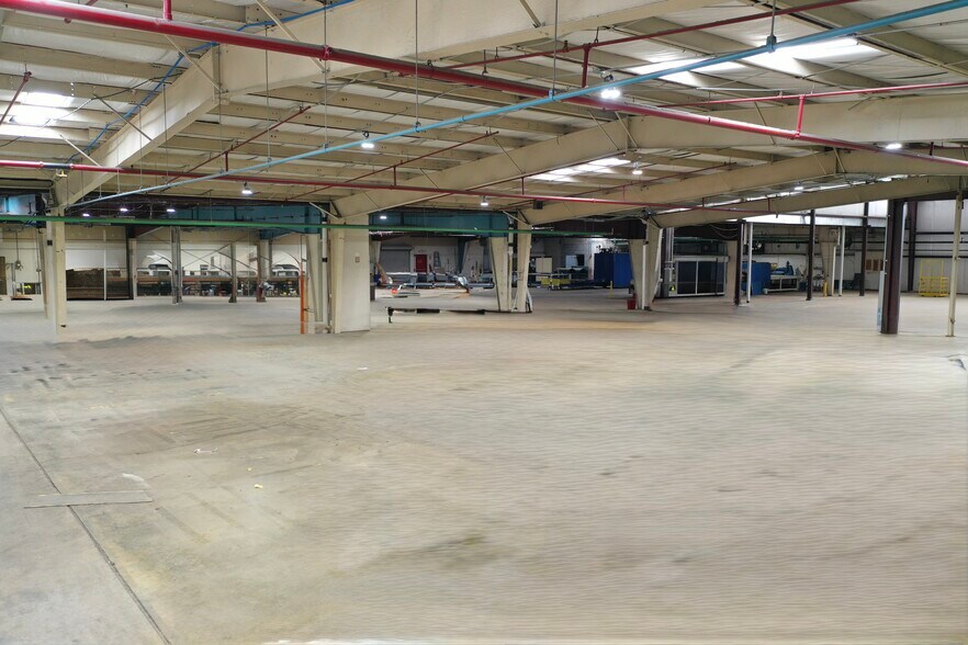 More Photos Of 210 E Lukken Industrial Dr, Lagrange Manufacturing For Lease