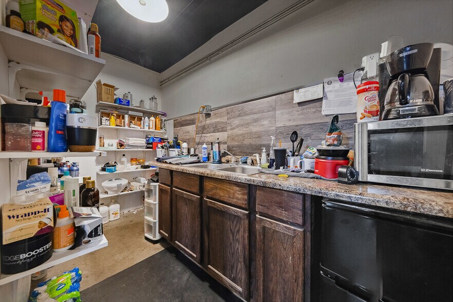 More Photos Of 700 N Union Ave, Alliance Freestanding For Sale