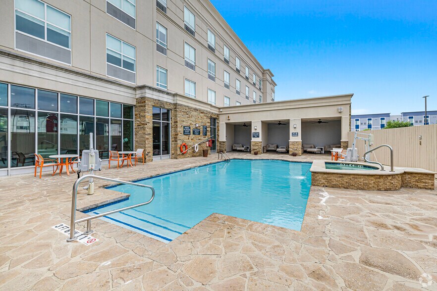 More Photos Of 300 E Central Texas Expy, Killeen Hotel For Sale
