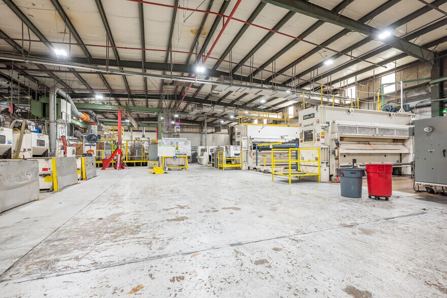 More Photos Of 221 Fabritek Dr, Columbus Manufacturing For Sale
