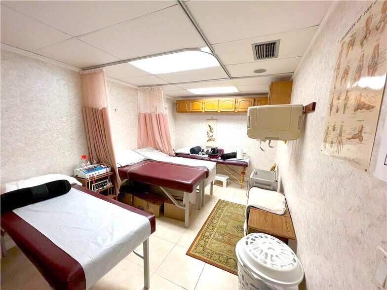 More Photos Of 2331 N State Road 7, Lauderhill Office For Sale