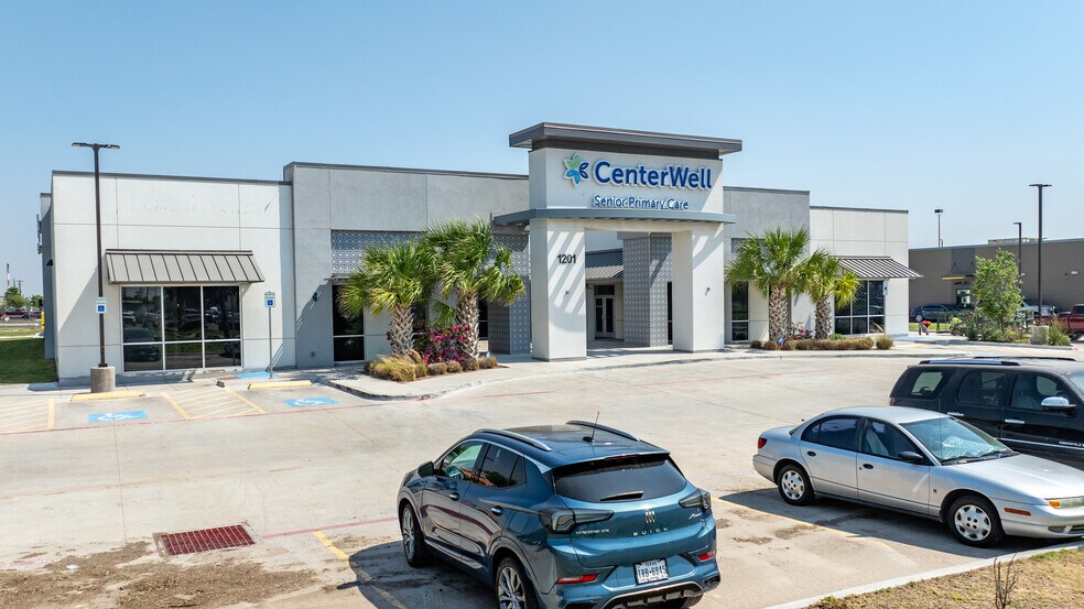 More Photos Of 1201 Expressway 83, McAllen Office For Sale