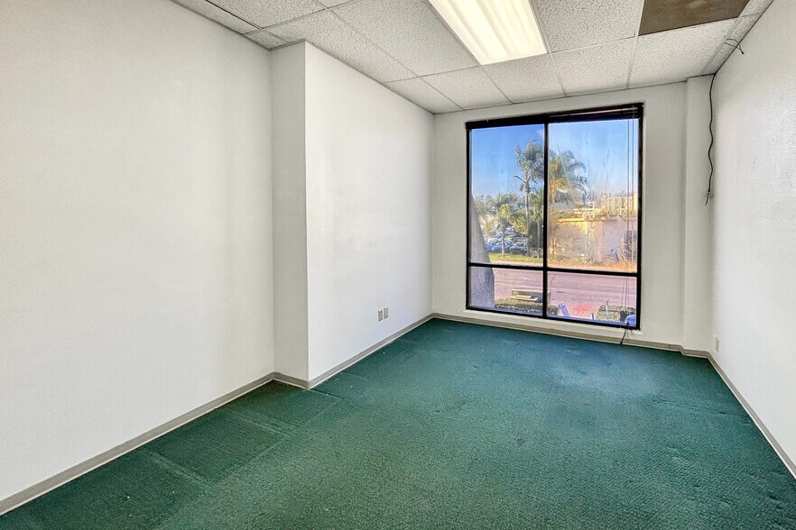 More Photos Of 5959 Mission Gorge Rd, San Diego Office For Sale