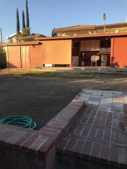 More Photos Of 2757 Foothill Blvd, La Crescenta Freestanding For Sale