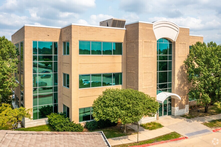 Primary Photo Of 13375 University Ave, Clive Medical For Lease