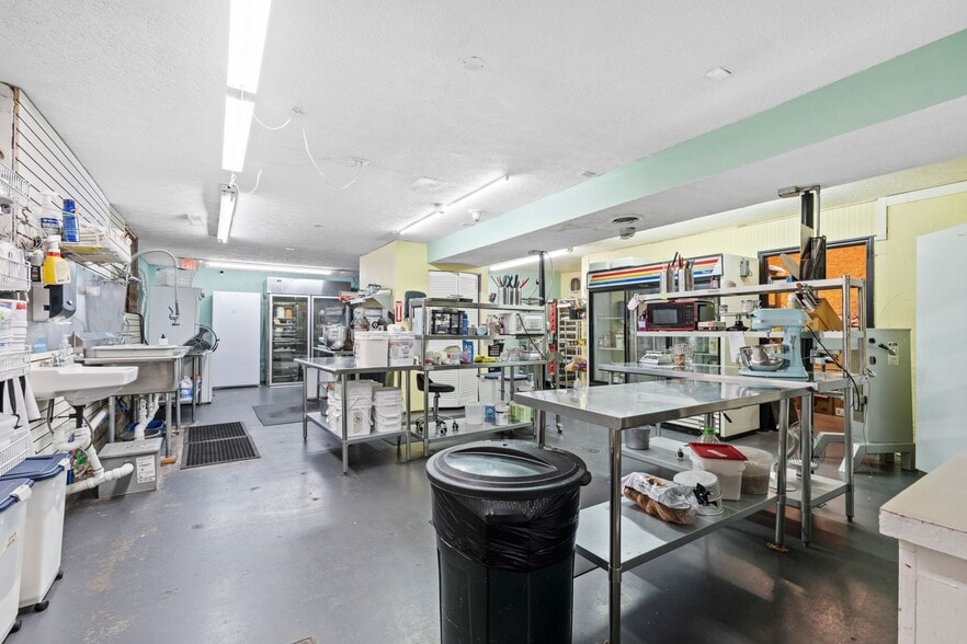 More Photos Of 808 Bypass Rd, Winchester Freestanding For Sale