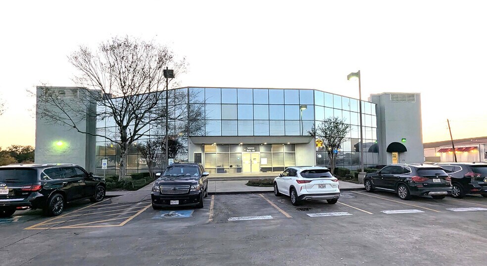 Primary Photo Of 14200 Gulf Fwy, Houston Office For Lease