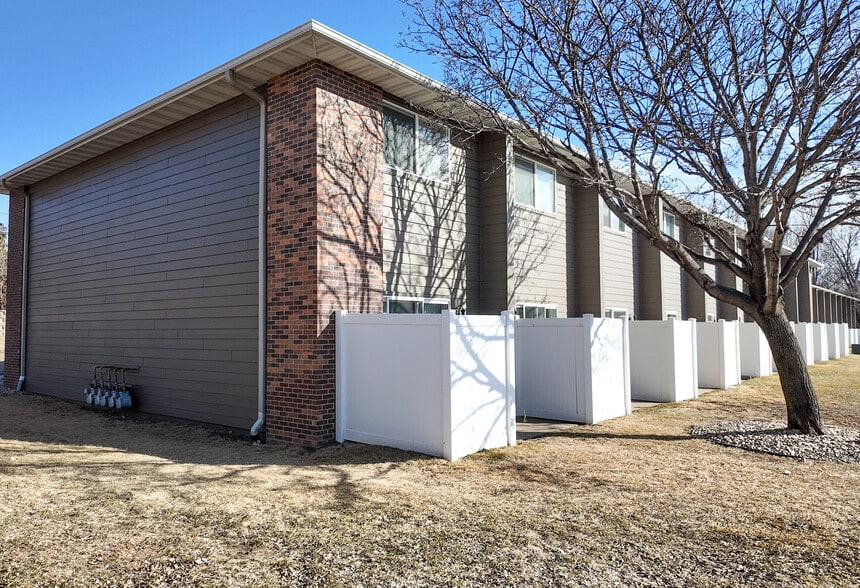 More Photos Of 1210 S Majestic View Pl, Sioux Falls Apartments For Sale