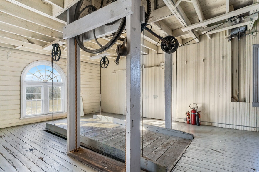 More Photos Of 705-707 Cherry Aly, Hudson Warehouse For Lease