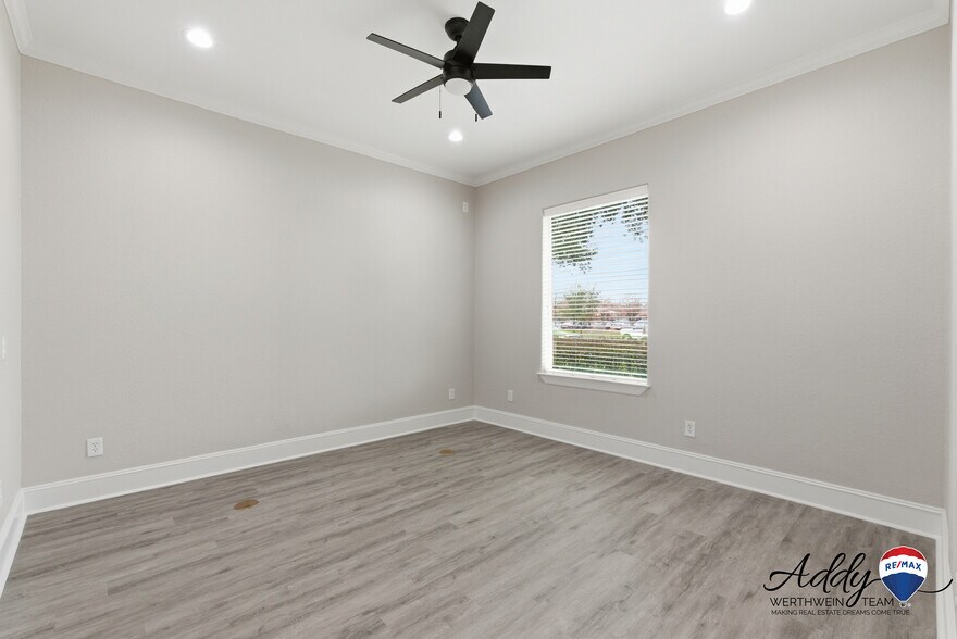 More Photos Of 11601 Spring Cypress Rd, Tomball Medical For Sale