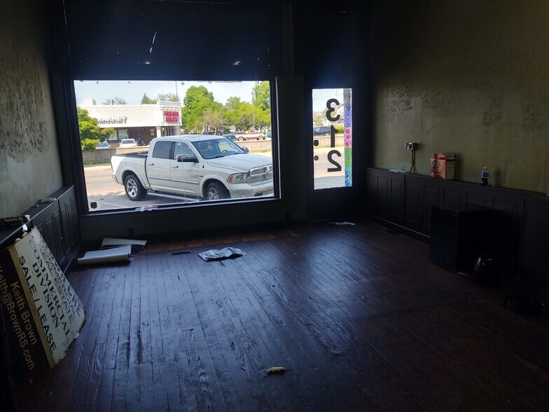 More Photos Of 310-312 Main St, Toledo Storefront Retail Residential For Lease